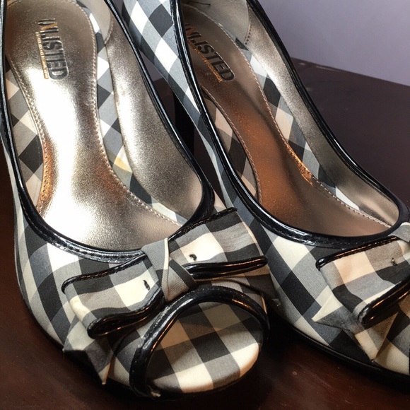 Shoes - Picture 1 of 3